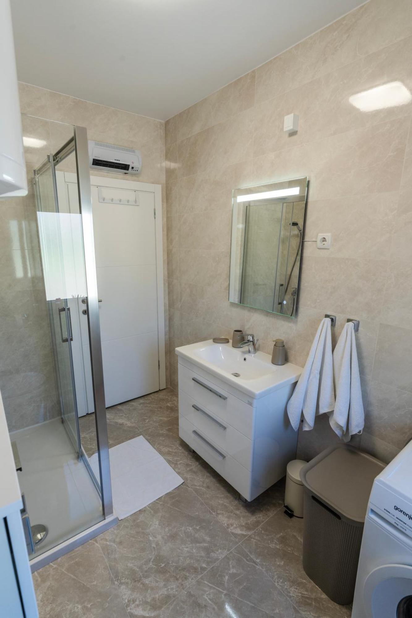 Lusi Apartman Otocsán Kültér fotó
