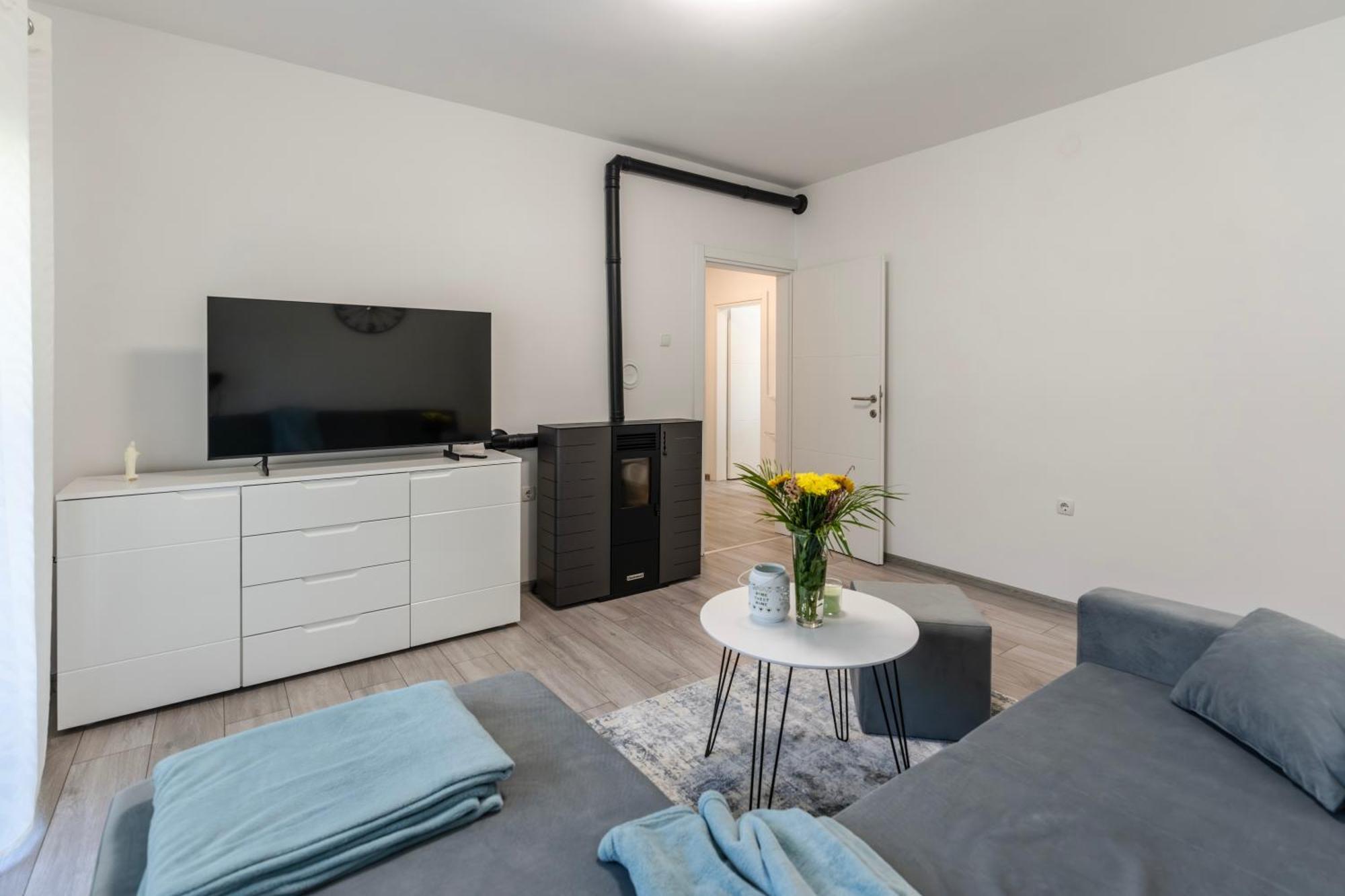 Lusi Apartman Otocsán Kültér fotó