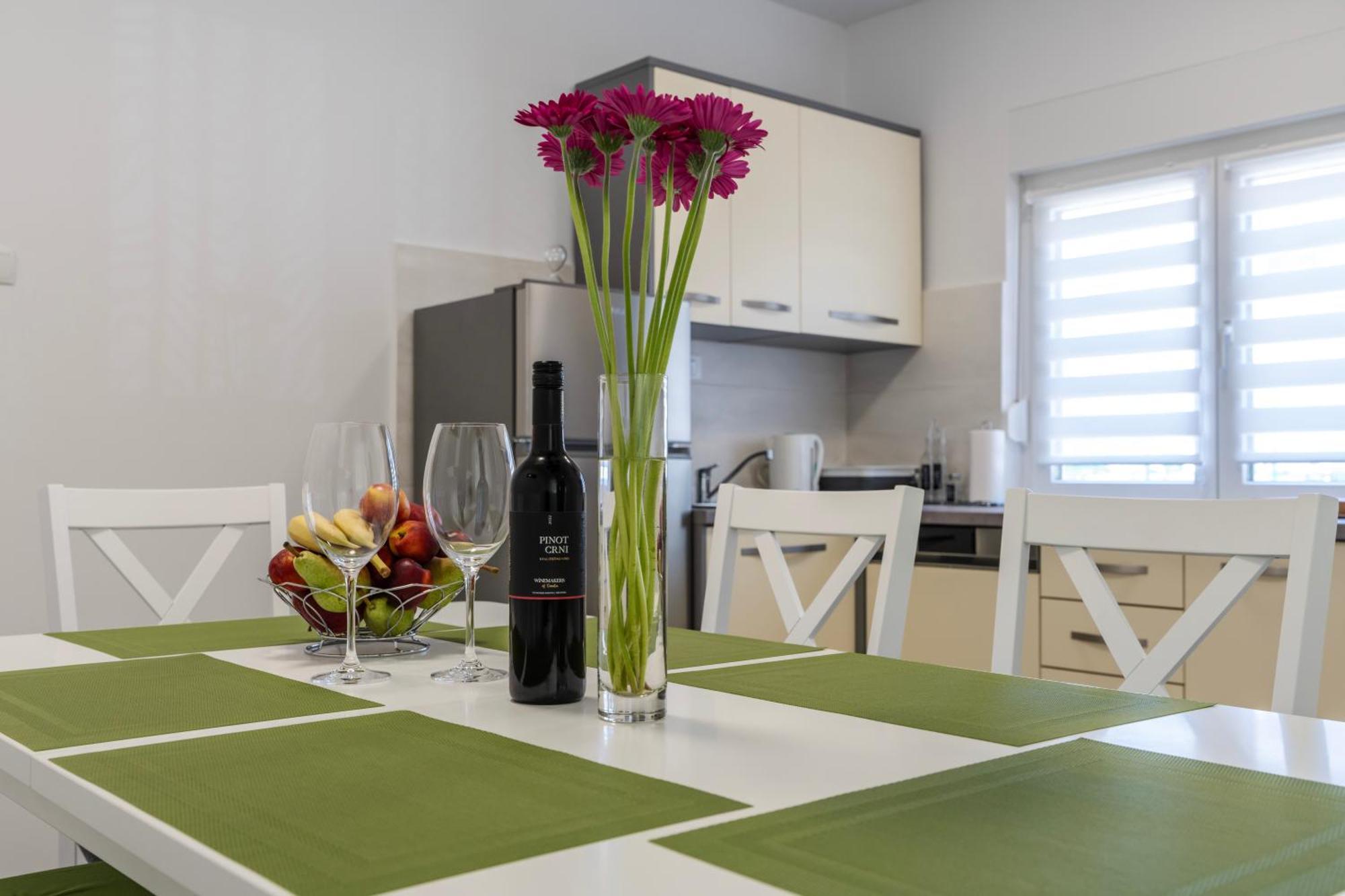 Lusi Apartman Otocsán Kültér fotó